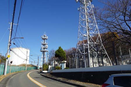 はるひ野駅から黒川駅・見上げる電波塔