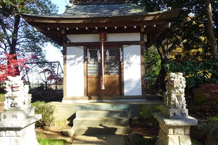 はるひ野駅から黒川駅・石段を登ると八坂神社