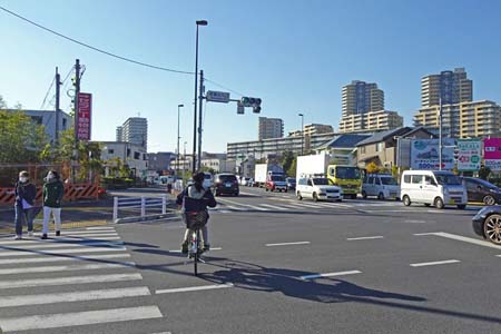 はるひ野駅から黒川駅・若葉台入り口の交差点