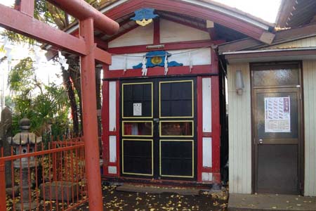 横浜市神奈川区・笠のぎ稲荷神社の境内摂社