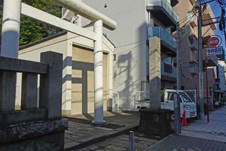 横浜市神奈川区・洲崎大神の石柱