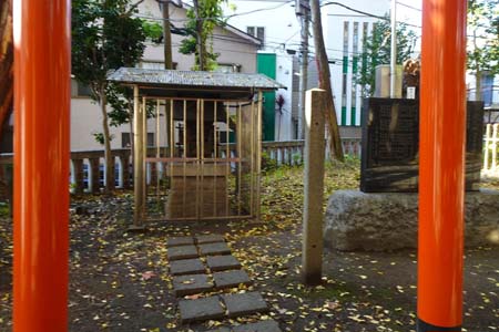 横浜市神奈川区・洲崎大神の稲荷社