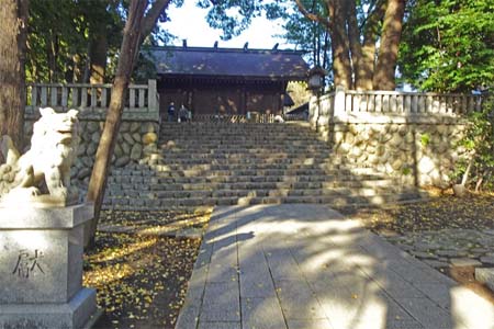 横浜市神奈川区・洲崎大神の石段上に拝殿