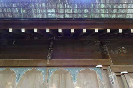 横浜市神奈川区・洲崎大神の拝殿に千社札
