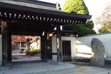 横浜市神奈川区・良泉寺の山門