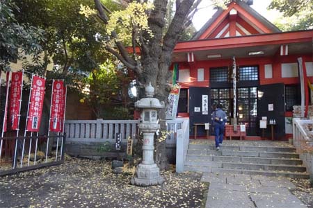 横浜市神奈川区・笠のぎ稲荷神社の拝殿