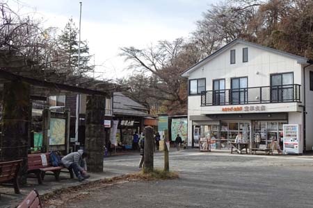 上高岩山・ケーブルカーの御岳山駅