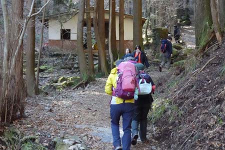 上高岩山・ロックガーデン入り口の休憩小屋