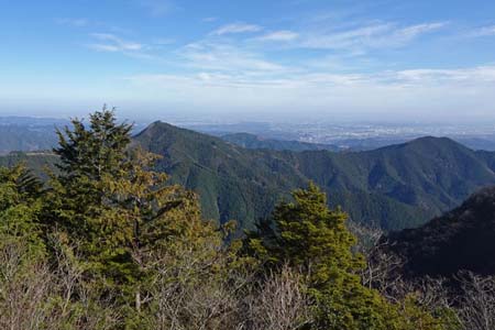 上高岩山・展望が広がる上高岩の展望台