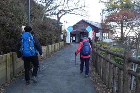 上高岩山・ケーブルカーに御岳駅は目の前