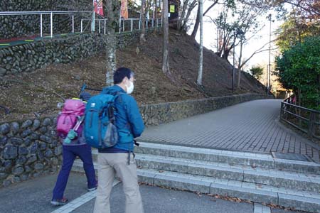 南高尾山稜・ケーブルカーの山頂駅から1号路