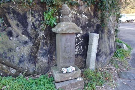 三浦市・道端に庚申塚