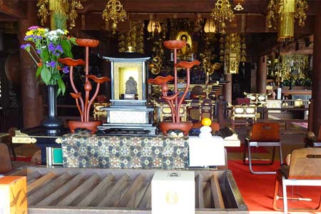 三浦市・円福寺の本堂に恵比寿天