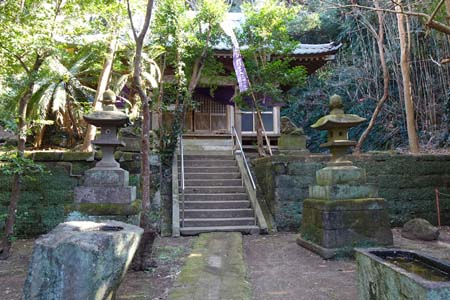 三浦市・白浜毘沙門天の石段