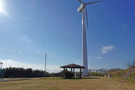 三浦市・風車が回る宮川公園