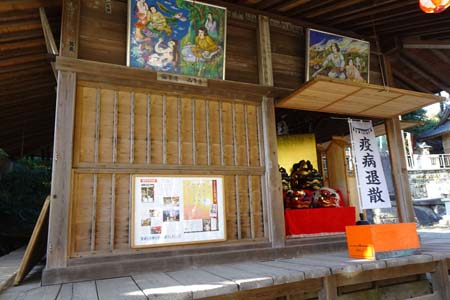 三浦市・海南神社の神楽殿には疫病退散の獅子頭