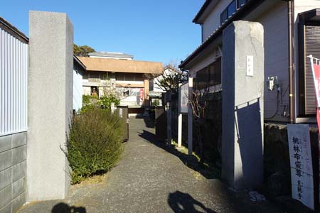 三浦市・見桃寺の山門