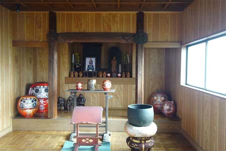 横浜市瀬谷区・長天寺の達磨大師堂