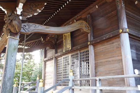 横浜市瀬谷区・日枝社の彫刻が施された拝殿