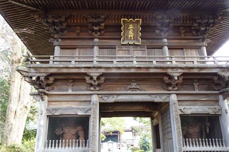 横浜市瀬谷区・徳善寺の山門