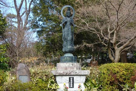 横浜市瀬谷区・徳善寺の観音菩薩像