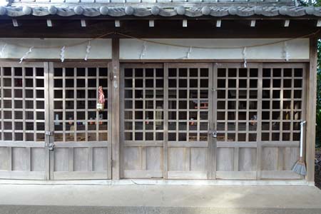 横浜市瀬谷区・左馬社の摂社が祀られています