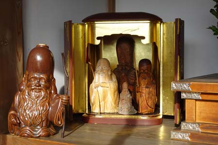 横浜市瀬谷区・宗川寺の福禄寿が祀られています