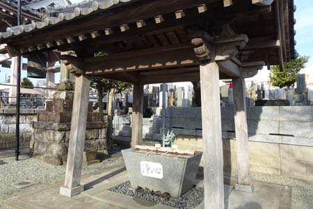 横浜市瀬谷区・宗川寺の御手水場