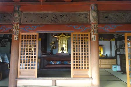 横浜市瀬谷区・全通院勢至堂の本堂には寿老人が祀られています