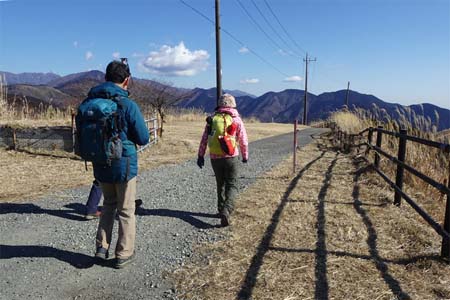 大野山・丹沢の山を眺めながら地蔵岩コースへ