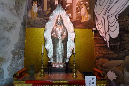 茅ヶ崎市・白峰寺の白衣観音