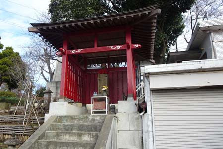 茅ヶ崎市・白峰寺の本堂脇に地蔵堂