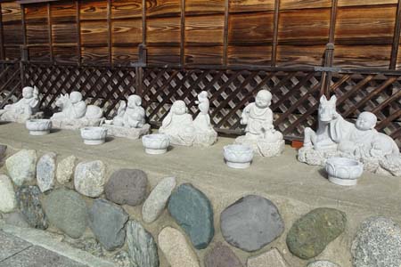 茅ヶ崎市・宝蔵寺の十二支地蔵尊