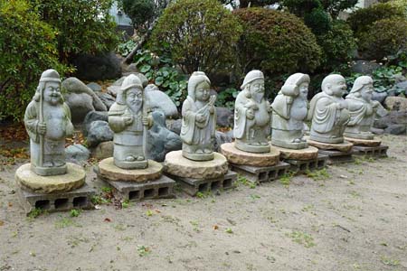 横浜市金沢区・寳藏院の七福神の石像