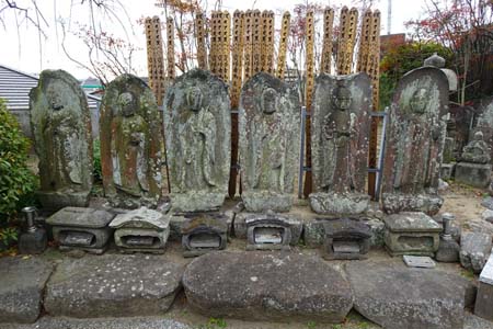横浜市金沢区・寳藏院の古い六地蔵