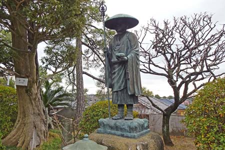 横浜市金沢区・寳藏院の弘法大師像