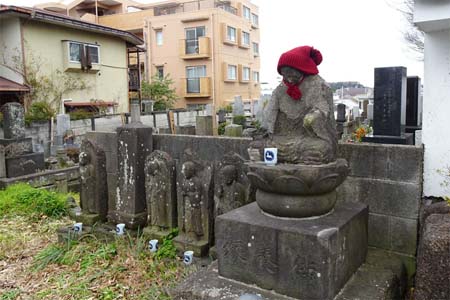 横浜市金沢区・称名寺近くに石仏
