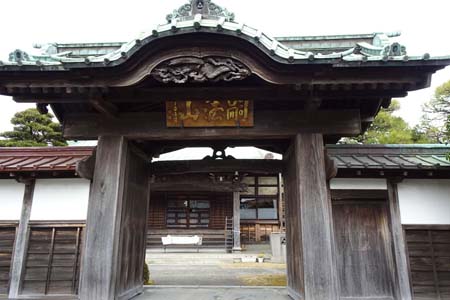 横浜市金沢区・伝心寺の山門