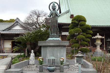 横浜市金沢区・龍華寺の厄除け観音