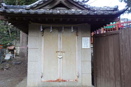 横浜市泉区・御霊神社の神輿蔵