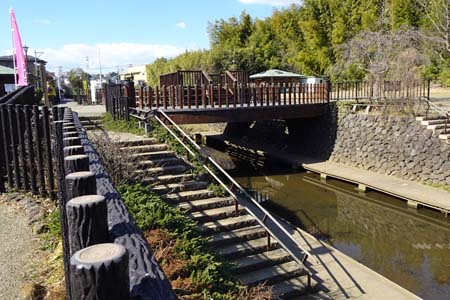 横浜市泉区・集いのまほろばも親水広場