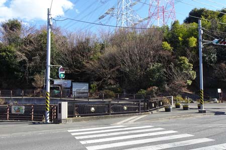 横浜市泉区・新橋の交差点