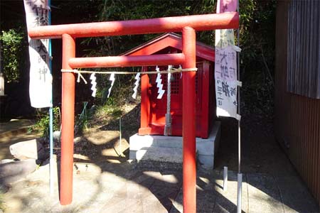 藤沢市・御霊神社の折笹矢竹稲荷大明神の社