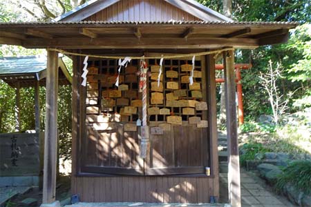 藤沢市・御霊神社の絵馬堂
