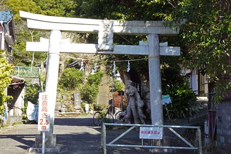 藤沢市・宮前御霊神社の石鳥居