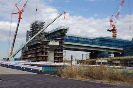 横浜市戸塚区・付近では高速道路の架橋工事