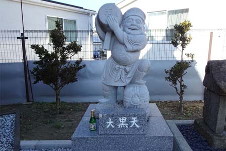 藤沢市・高谷大神宮の大黒天の石像