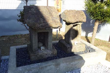 藤沢市・高谷大神宮の古い石祠