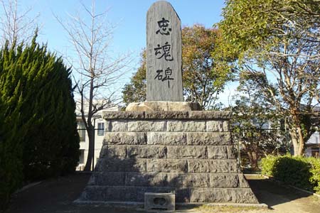 藤沢市・村岡城址の公園に忠魂碑