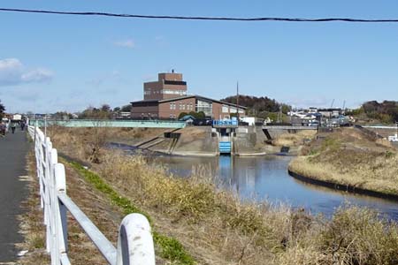 藤沢市・和泉川合流点に境川遊水公園